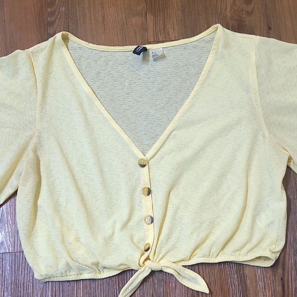 H&M Light Yellow V-Neck Tie-Front Blouse‎